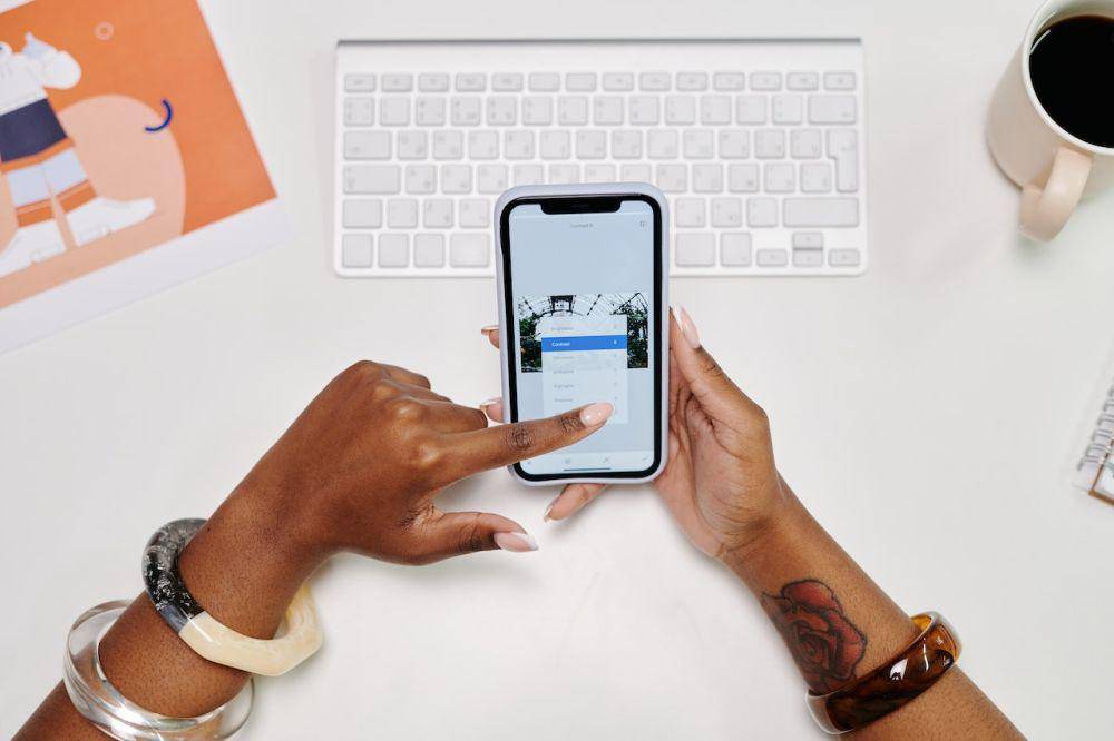 ilustrasi smartphone (pexels.com/Darlene Alderson)