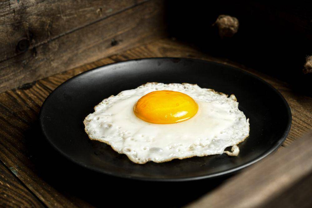 ilustrasi memasak sunny side up (pexels.com/Mithul Varshan)