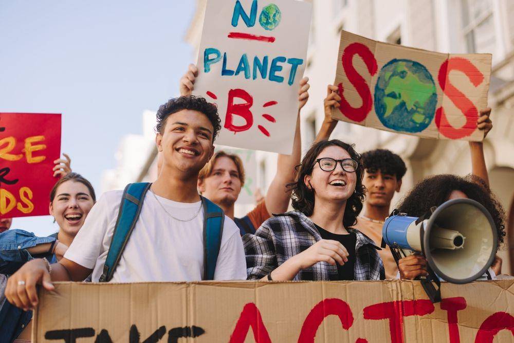 Ilustrasi Gen Z aktif memperjuangkan kesadaran iklim (Shutterstock/Jacob Lund)