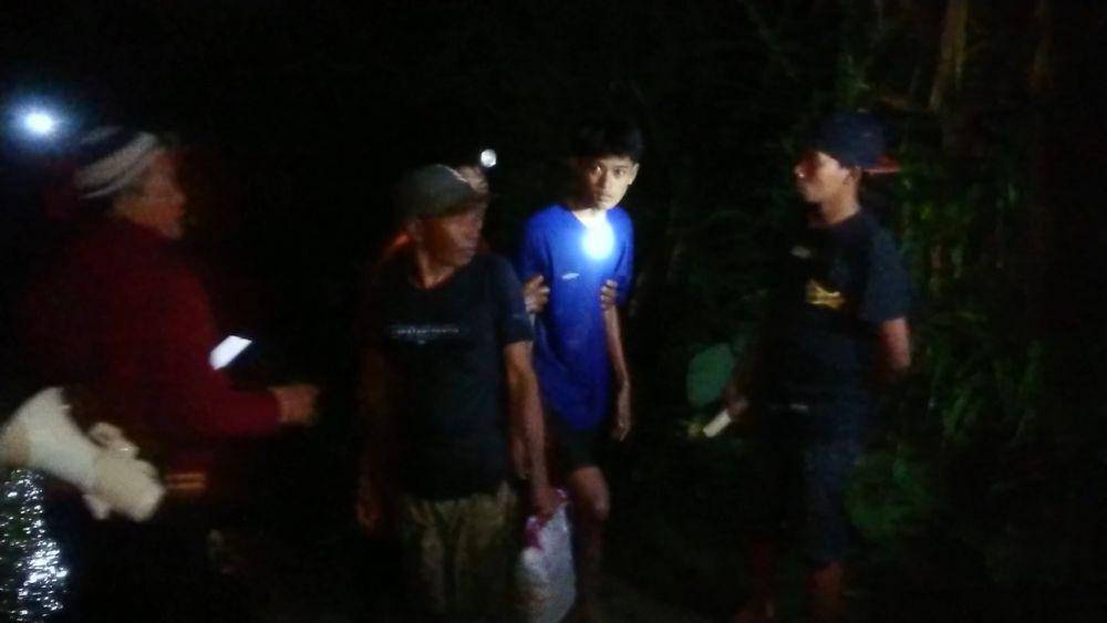 Pencari ikan yang berhasil dievakuasi. IDN Times/ Bramanta Pamungkas