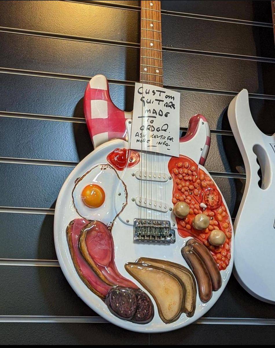 potret gitar listrik desain unik (reddit.com/user/drunk-astronaut)