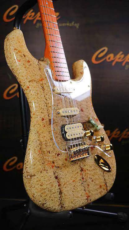potret gitar listrik desain unik (reddit.com/user/ChristianGODII)