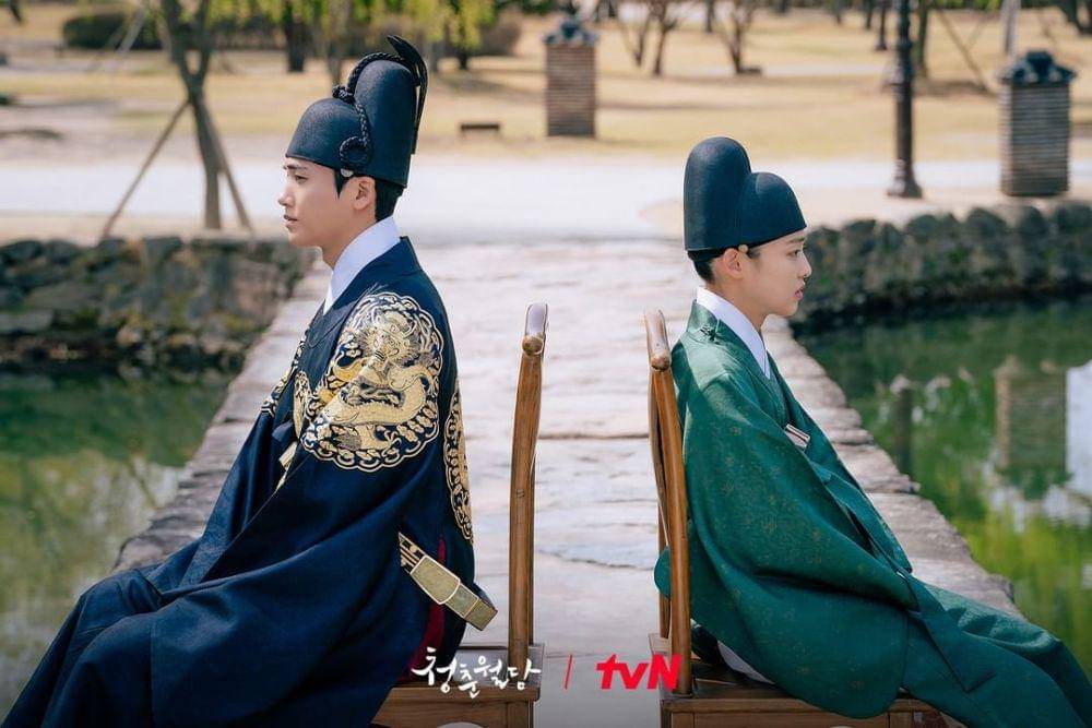 Jeon So Nee dan Park Hyung Sik di Our Blooming Youth (instagram.com/tvn_drama)