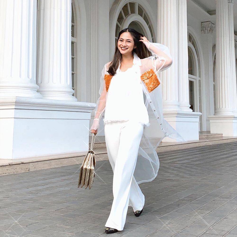 OOTD kondangan Rini Yulianti (instagram.com/riniyulianti)