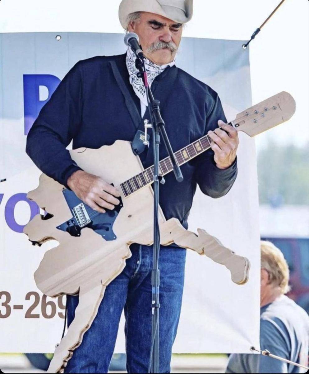 potret gitar listrik desain unik (reddit.com/user/denis*****69)