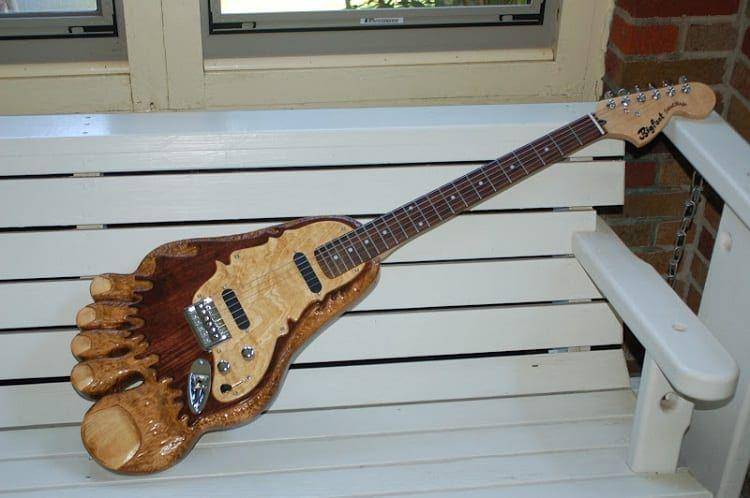 potret gitar listrik desain unik (reddit.com/user/ImpressiveEvening374)