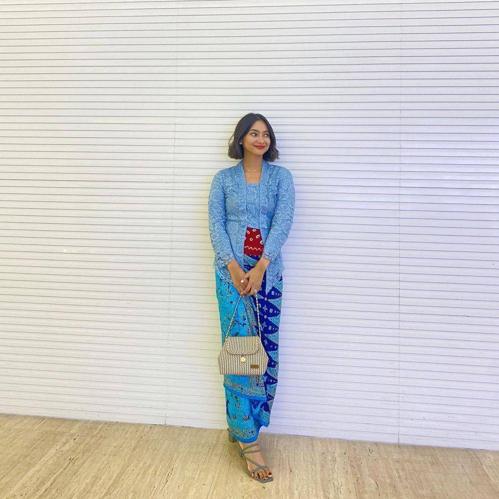 OOTD kondangan Rini Yulianti (instagram.com/riniyulianti)