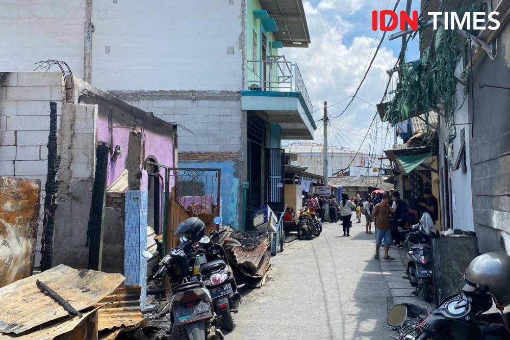 Gang menuju perkampungan warga di dekat Depo Pertamina Plumpang (IDN Times/Amir Faisol)