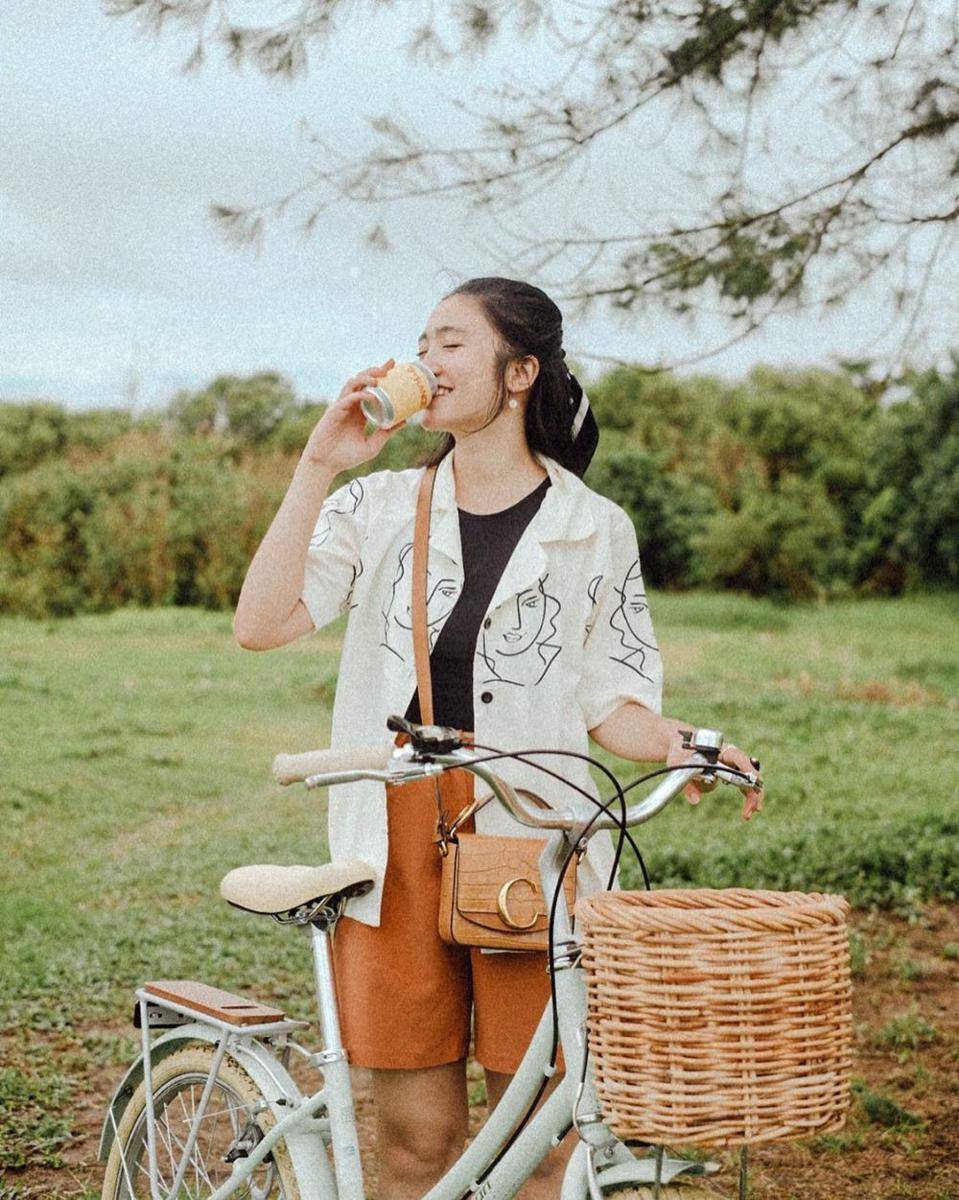 Layering outfit ala Febby Rastanty (instagram.com/febbyrastanty)