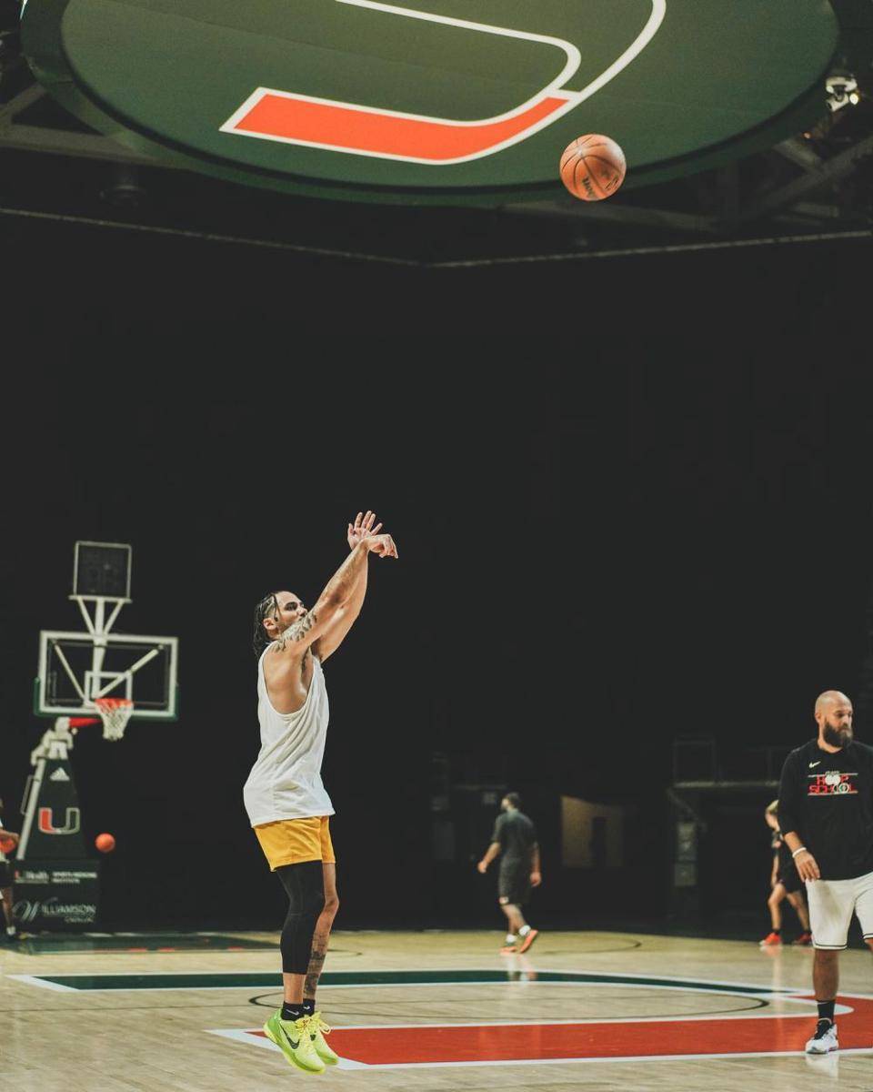 Shane Larkin sedang berlatih di kandang Miami Hurricane. (instagram.com/shanelarkin)