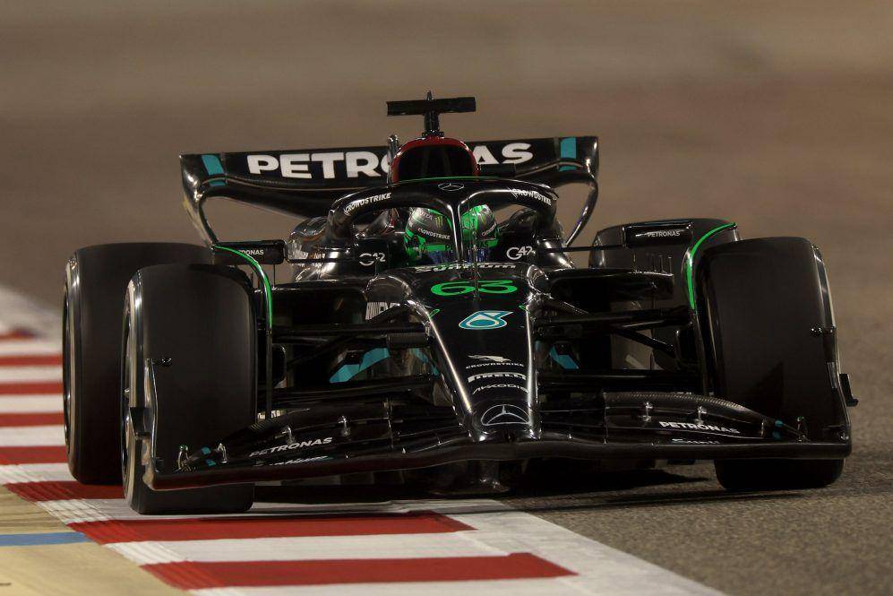mobil Formula 1 Mercedes (formula1.com)