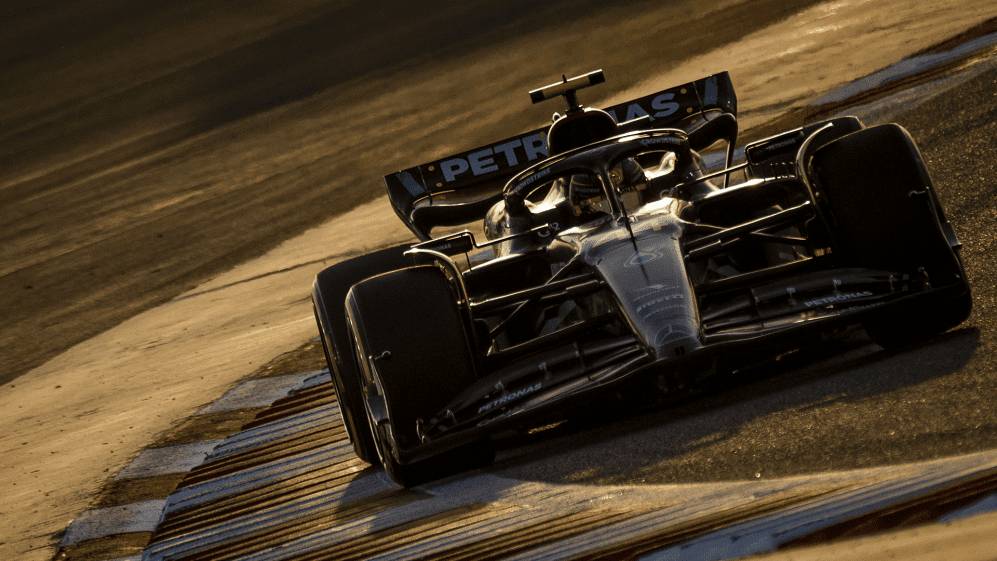 mobil Formula 1 Mercedes (formula1.com)