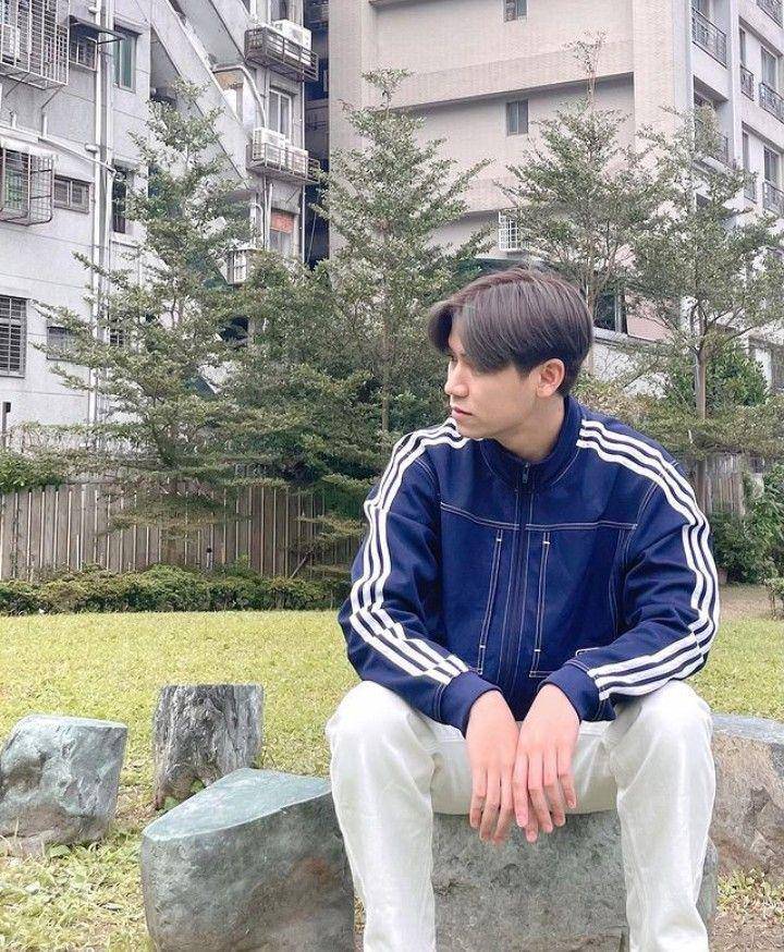 outfit boyfriend material ala Satang Kittiphop (instagram.com/satangks)