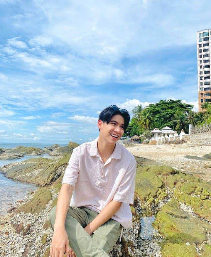outfit boyfriend material ala Satang Kittiphop (instagram.com/satangks)