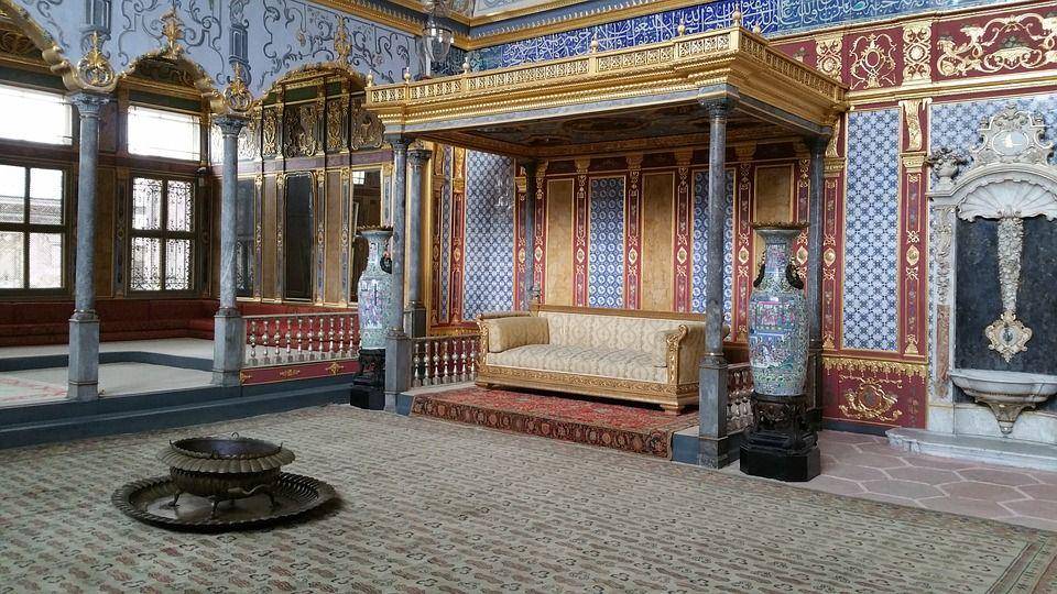interior istana Topkapi, istana kebesaran Kekaisaran Ottoman (pexels.com/waldomiguez)