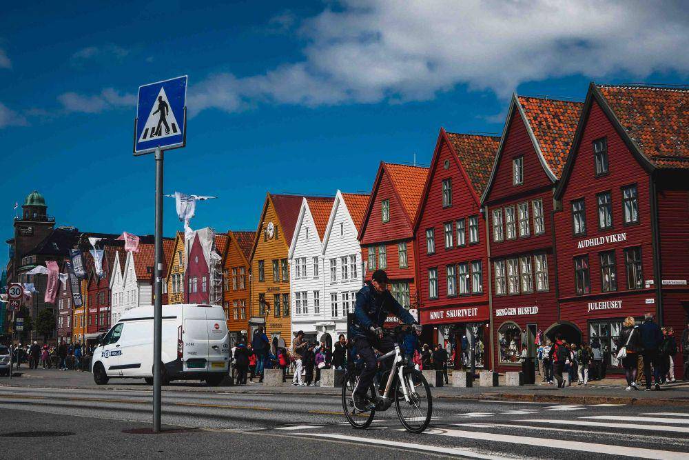 ilustrasi bersepeda di Norwegia (pexels.com/Marcel Ardivan)