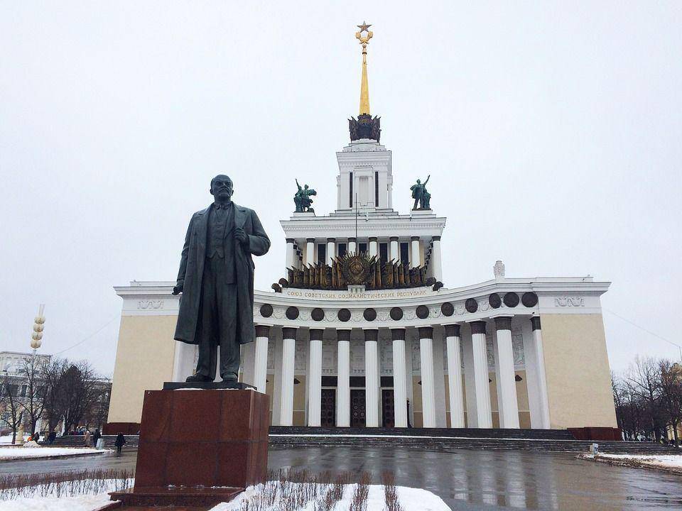 patung pendiri Uni Soviet, Lenin di Moscow (pixabay.com/OudsidEscape)