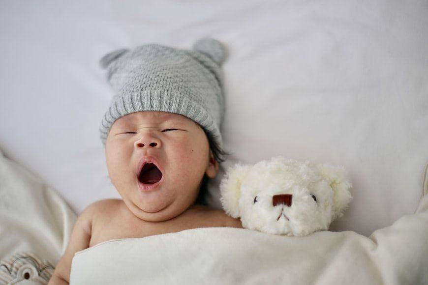 ilustrasi anak sedang tidur (unsplash.com/Minnie Zhou)