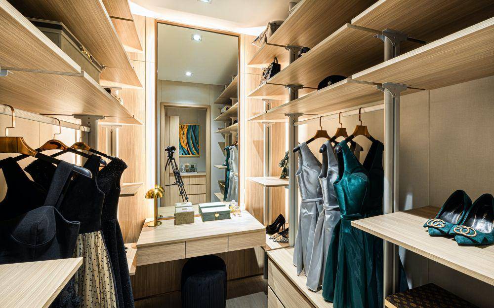 ilustrasi walk in closet (unsplash.com/@screenpost)