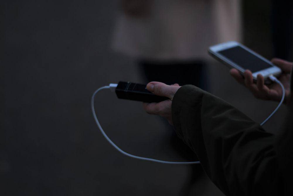 ilustrasi powerbank (unsplash.com/@reka_says_hi)