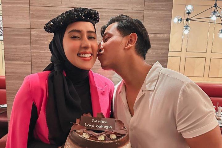 10 Potret Ultah ke-37 Fairuz A. Rafiq, Dapat Cium Mesra dari Suami