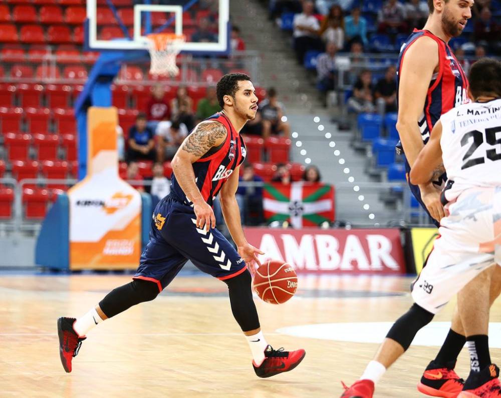 Shane Larkin saat berseragam Baskonia. (nba.com)