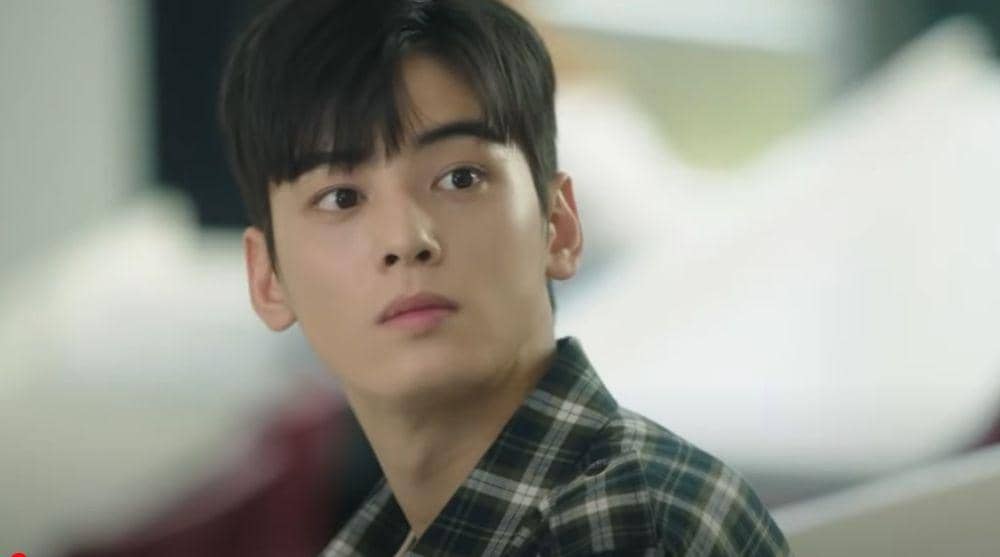 Cha Eun Woo dalam "My Id is Gangnam Beauty" (dok. JTBC/My Id is Gangnam Beauty)