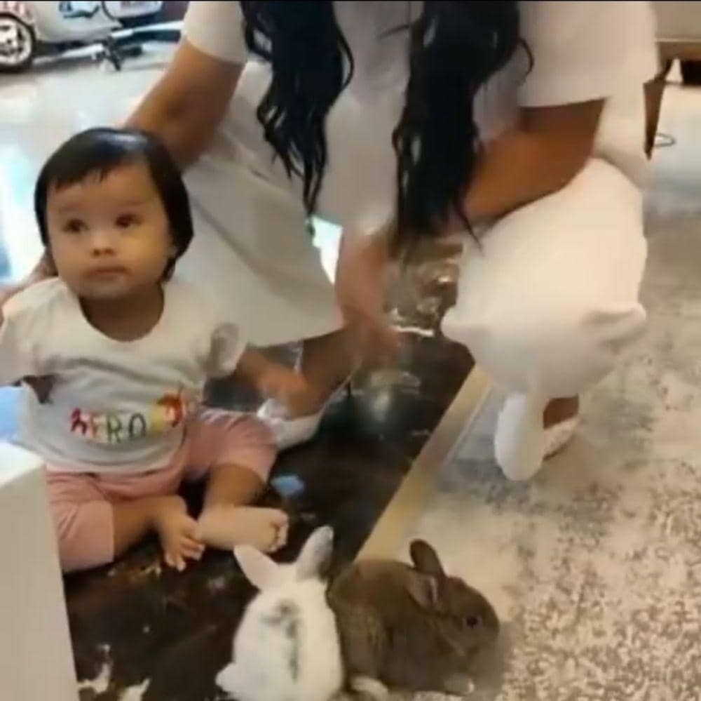 Krisdayanti saat momong Ameena (instagram.com/krisdayantilemos)