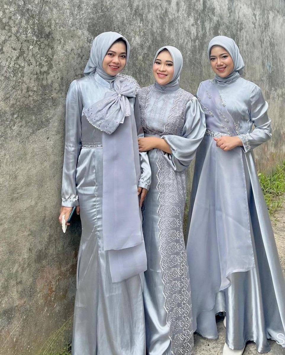 Gaya bridesmaid tema abu-abu (instagram.com/braidsmaidoutfit)