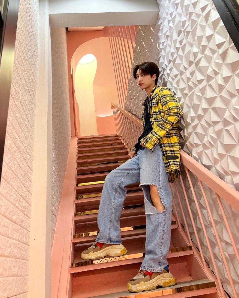 Mix and match outfit ala Noeul Nuttarat (instagram.com/noeullee_)