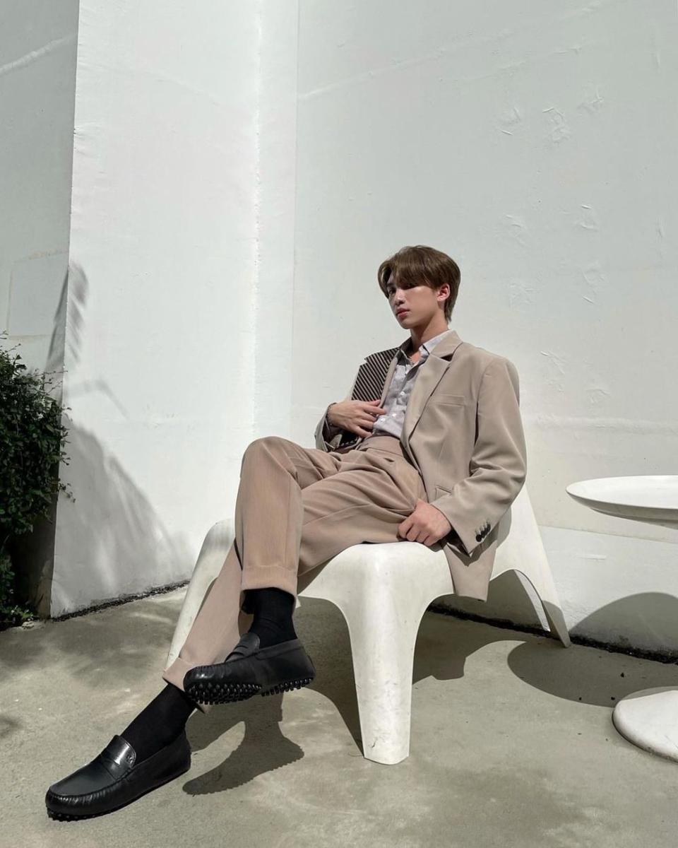 Mix and match outfit ala Noeul Nuttarat (instagram.com/noeullee_)