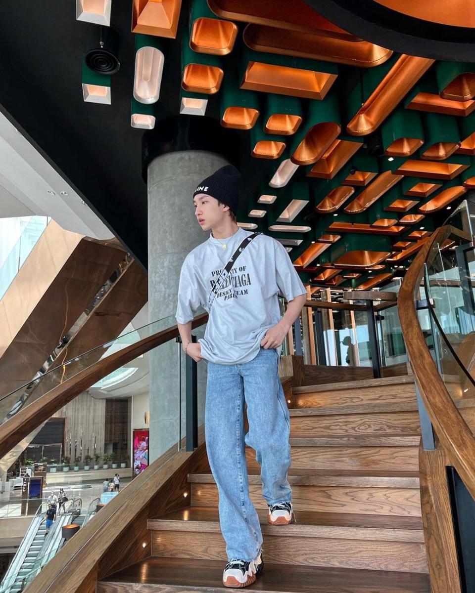 Mix and match outfit ala Noeul Nuttarat (instagram.com/noeullee_)