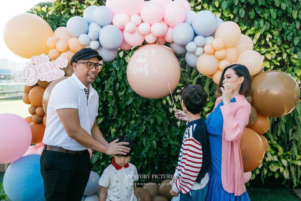 10 Momen Gender Reveal Anak Ketiga Viviane Simorangkir