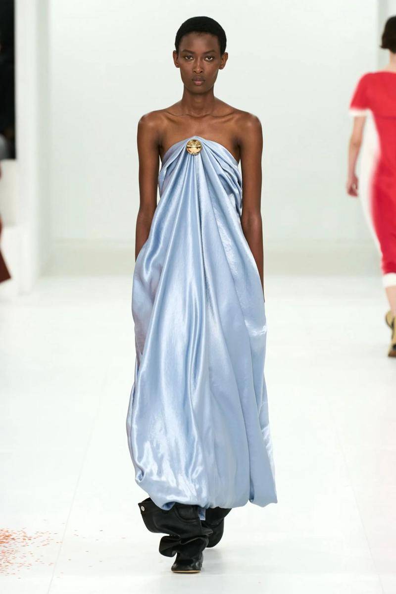 Koleksi Busana LOEWE di Paris Fashion Week 2023 (dok. Paris Fashion Week)