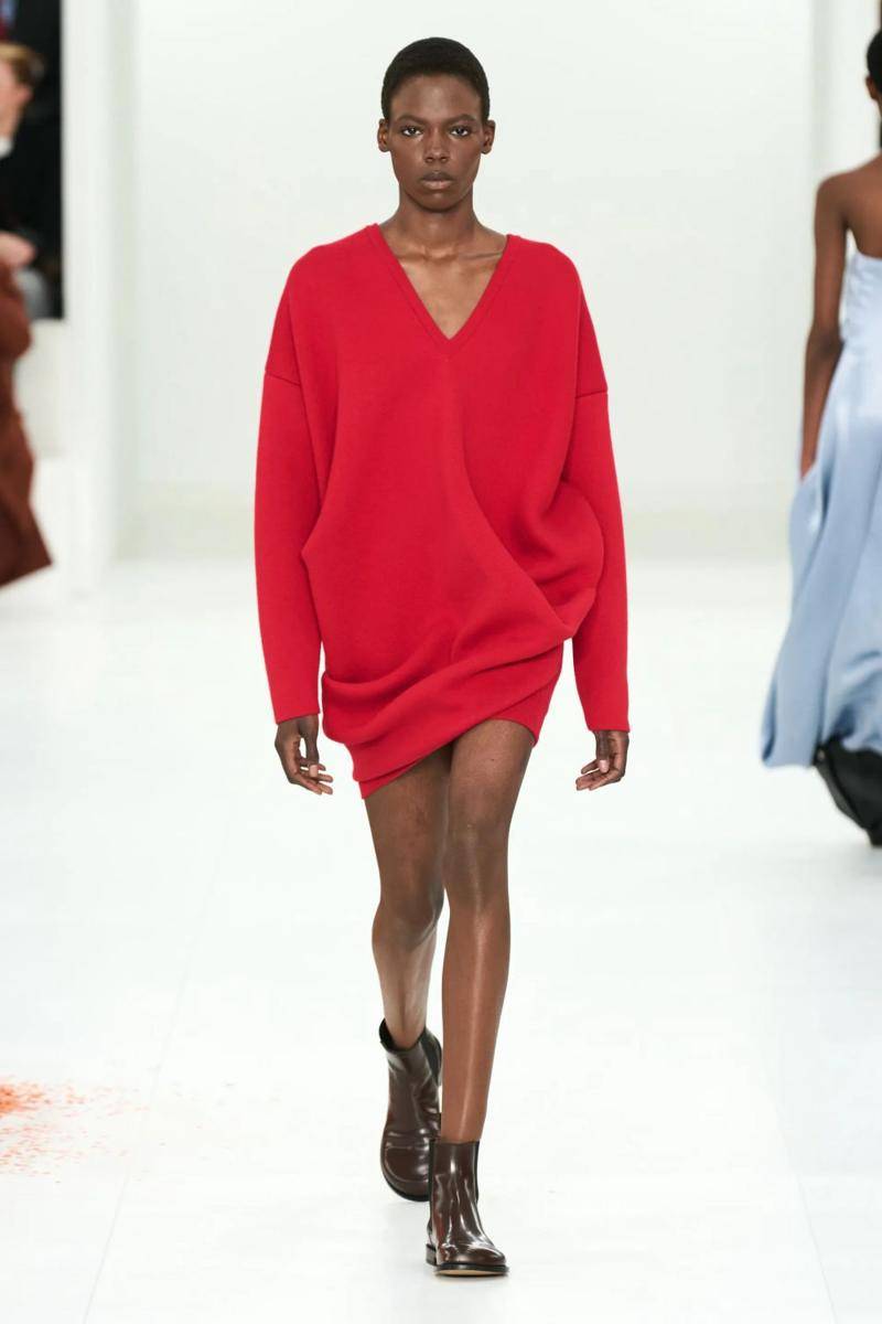 Koleksi Busana LOEWE di Paris Fashion Week 2023 (dok. Paris Fashion Week)