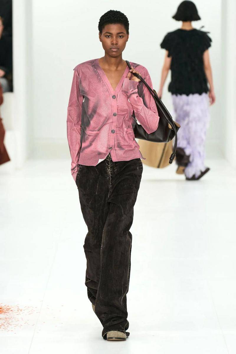 Koleksi Busana LOEWE di Paris Fashion Week 2023 (dok. Paris Fashion Week)