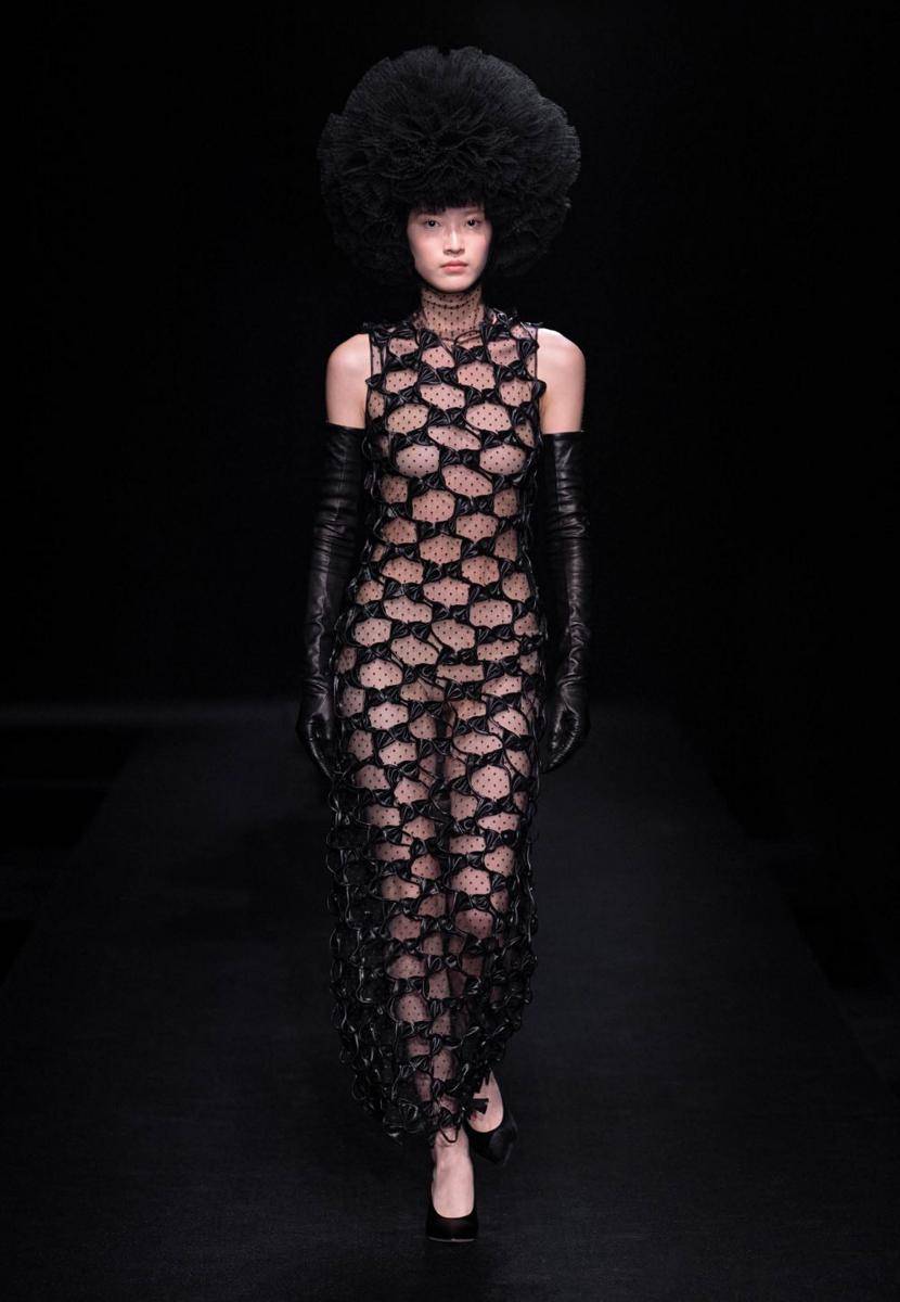 Koleksi Valentino Le Club Couture di Paris Fashion Week 2023 (fhcm.paris)