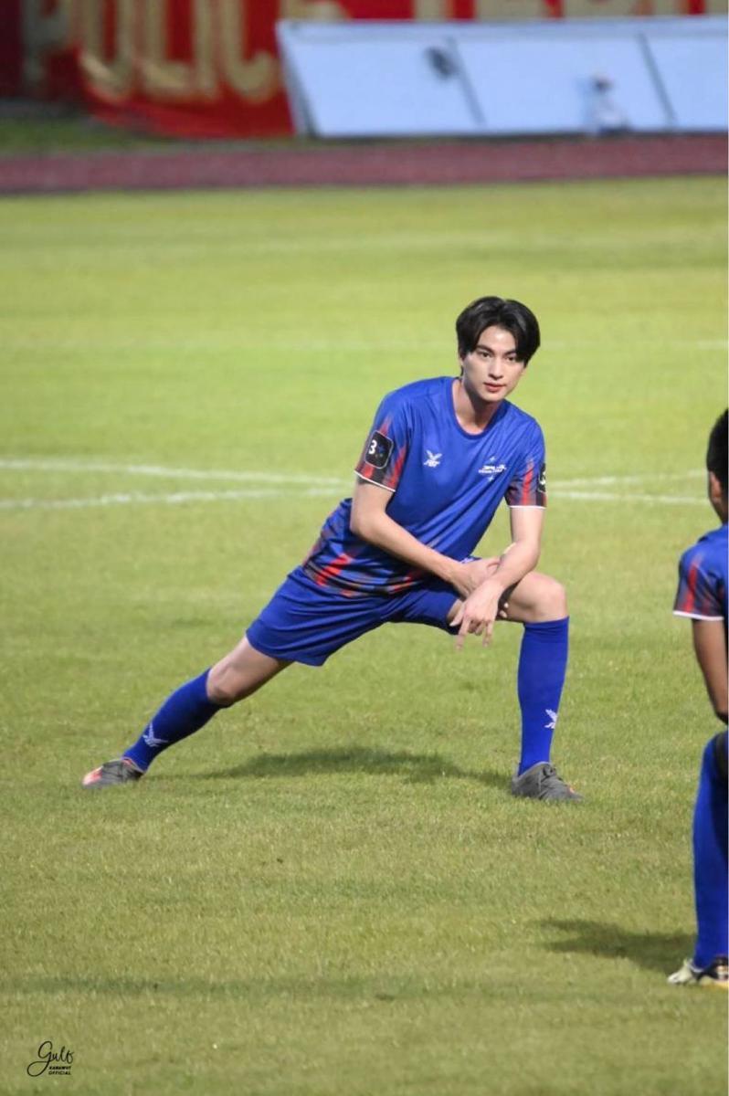 Gulf Kanawut dalam balutan jersey (twitter.com/@Gulfkanawutofc)