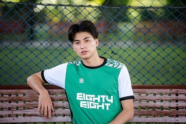 Gulf Kanawut dalam balutan jersey (instagram.com/@gulfkanawut)