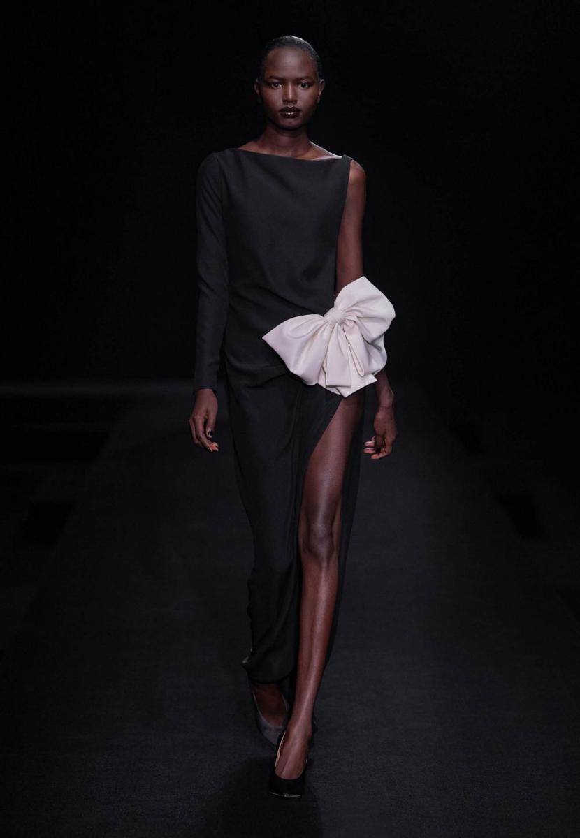 Koleksi Valentino Le Club Couture di Paris Fashion Week 2023 (fhcm.paris)
