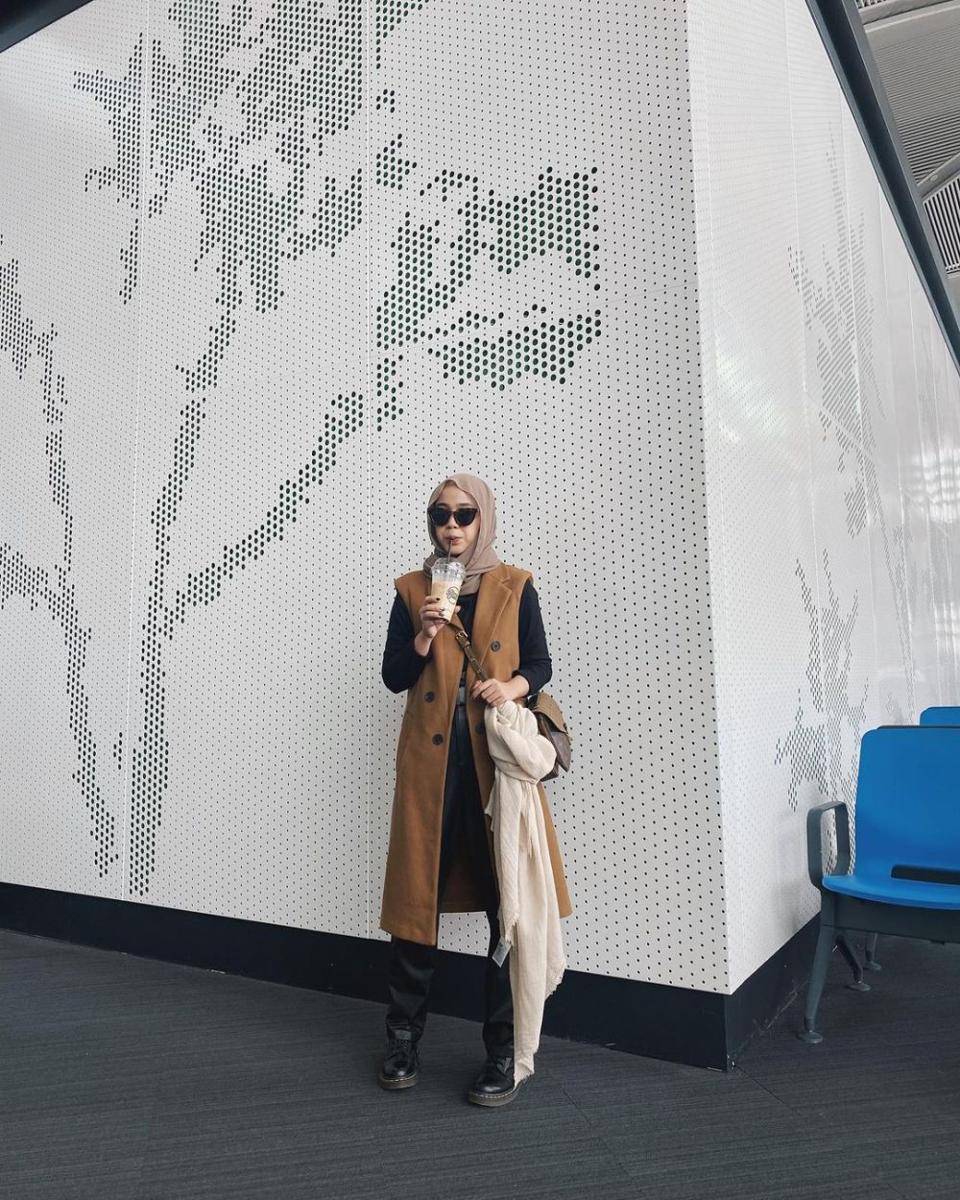 referensi OOTD traveling ke luar negeri ala Indy Ratna (instagram.com/indyratnap)