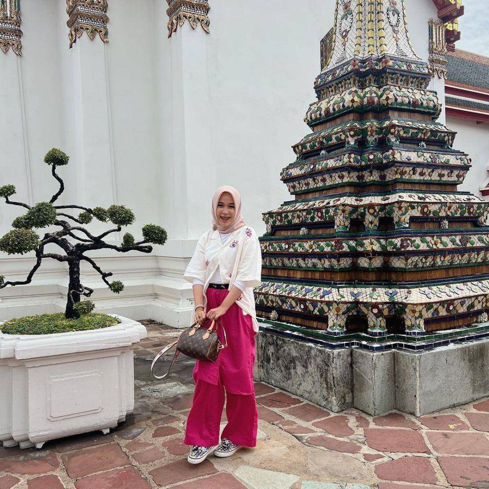 referensi OOTD traveling ke luar negeri ala Indy Ratna (instagram.com/indyratnap)