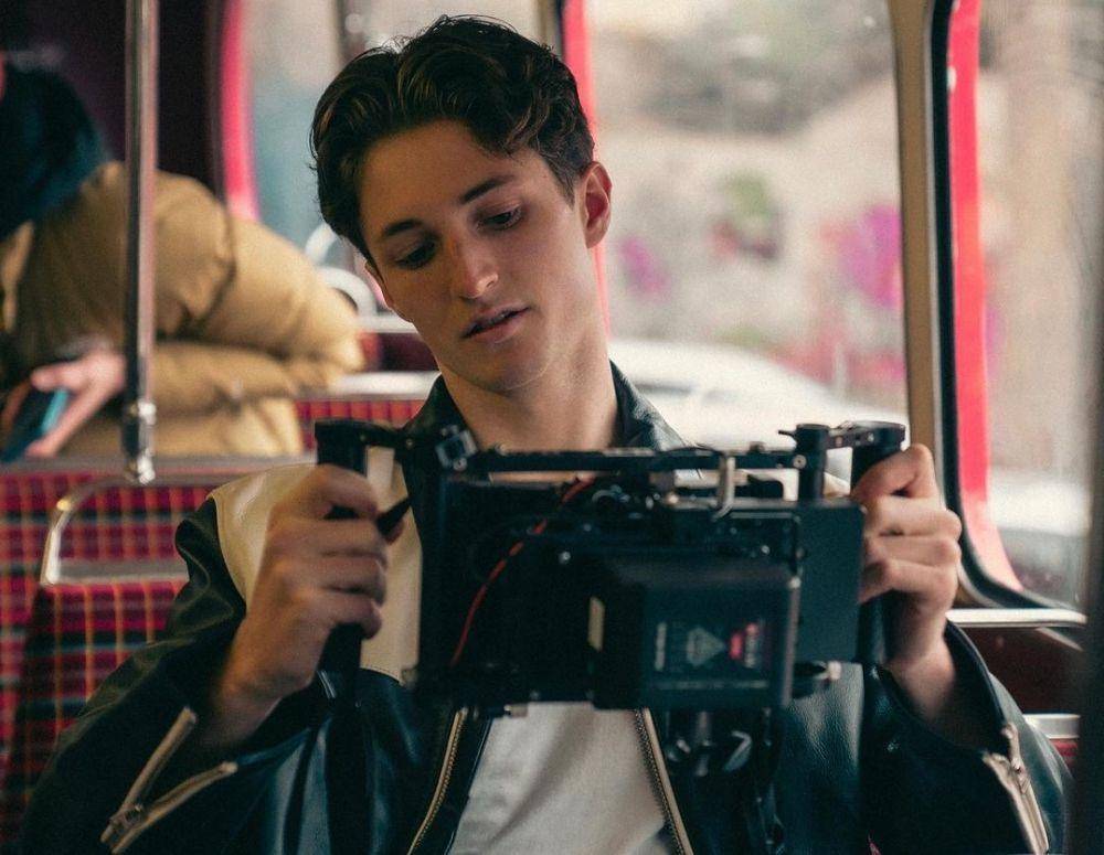 Henry Moodie saat syuting MV Drunk Text (instagram.com/henrymoodie)