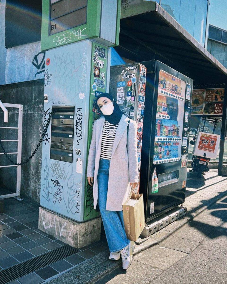 referensi OOTD traveling ke luar negeri ala Indy Ratna (instagram.com/indyratnap)