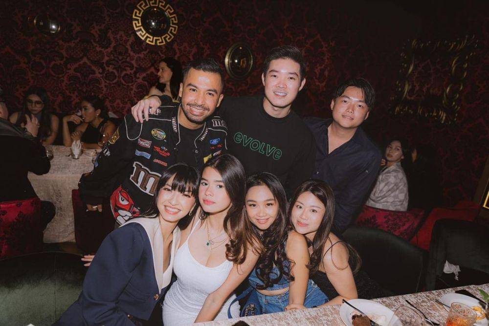 momen pesta ulang tahun Raline Shah (instagram.com/ralineshah)