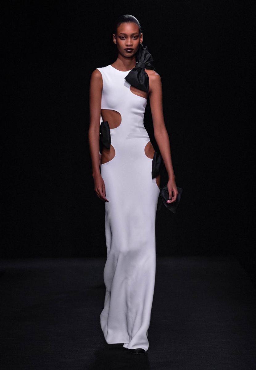 Koleksi Valentino Le Club Couture di Paris Fashion Week 2023 (fhcm.paris)