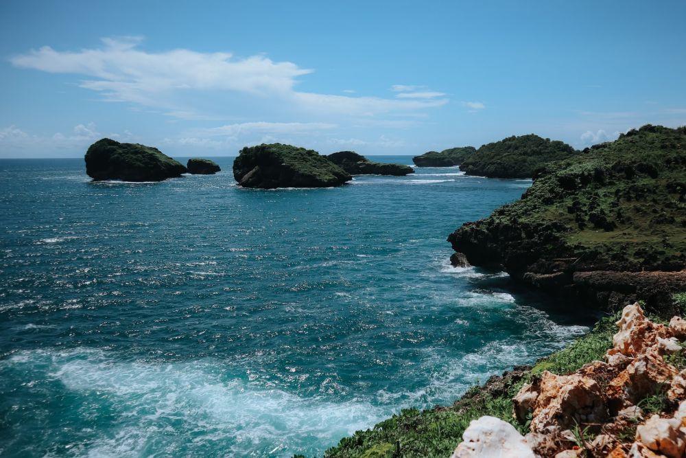 [QUIZ] Pantai Cantik di Pacitan Ini Cocok Kamu Kunjungi Sesuai Golongan Darahmu