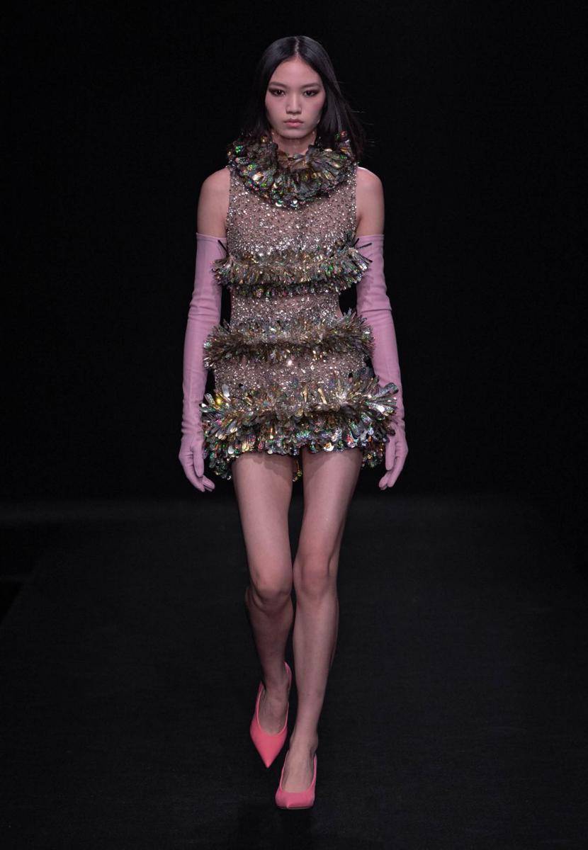 Koleksi Valentino Le Club Couture di Paris Fashion Week 2023 (fhcm.paris)