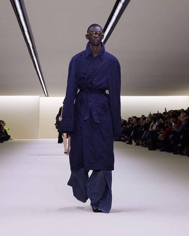 Koleksi Fashion Pria dari Balenciaga di Paris Fashion Week Fall/Winter 2023-2024 (Instagram.com/balenciaga)