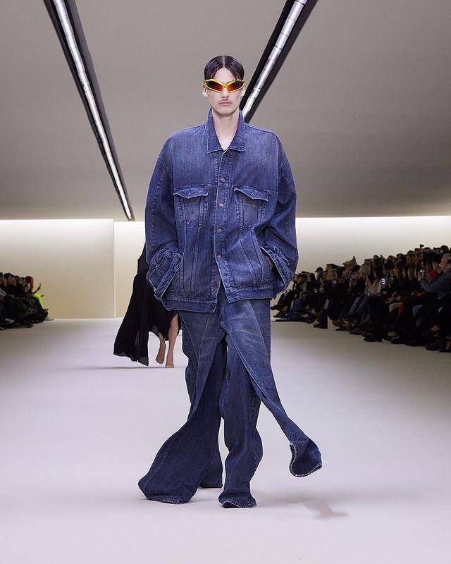 Koleksi Fashion Pria dari Balenciaga di Paris Fashion Week Fall/Winter 2023-2024 (Instagram.com/balenciaga)